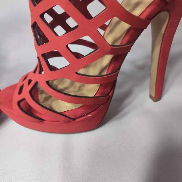 Red Heels - Picture 9 of 9